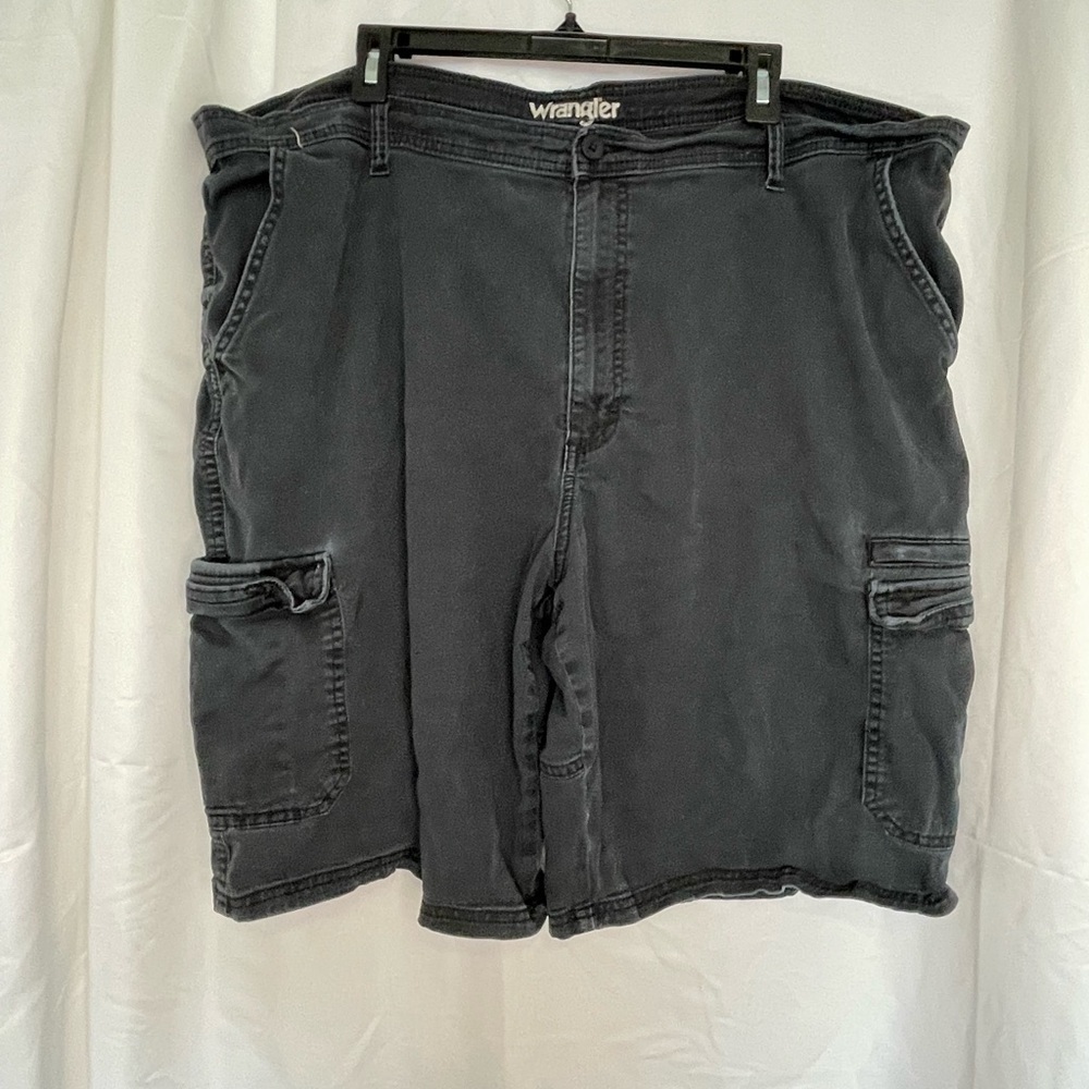 Wrangler Men's Black Cargo Shorts​​​​​​